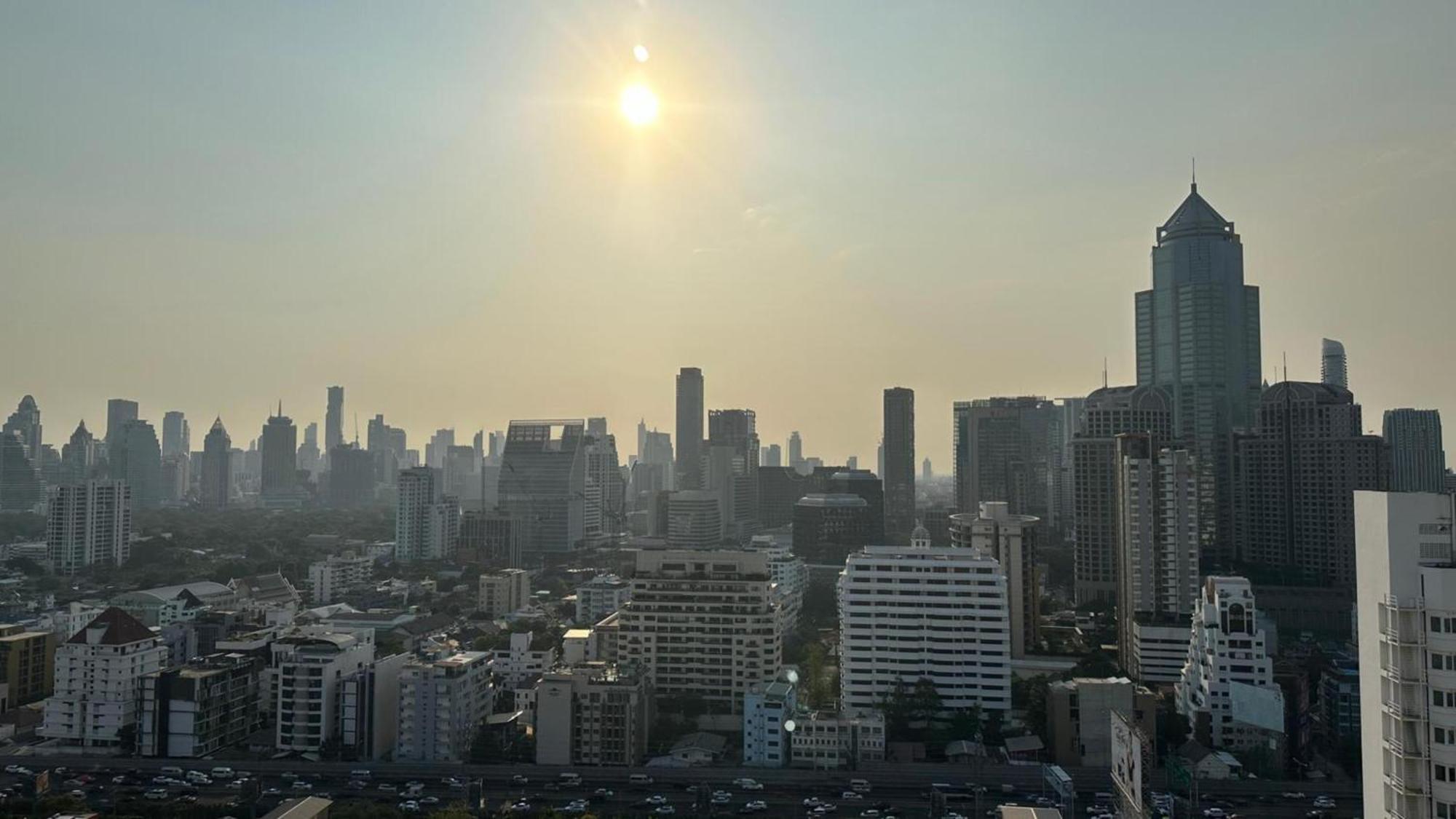 Omni Tower Sukhumvit Nana Direct Hotell Bangkok Exteriör bild
