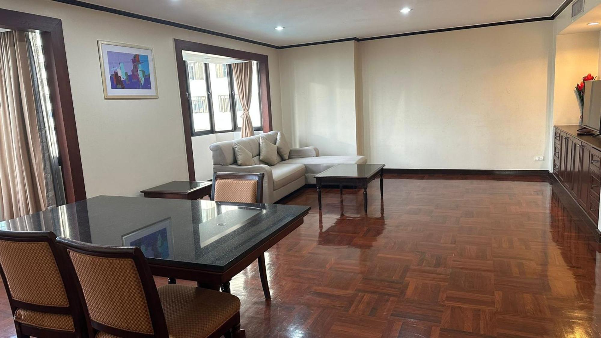 Omni Tower Sukhumvit Nana Direct Hotell Bangkok Exteriör bild