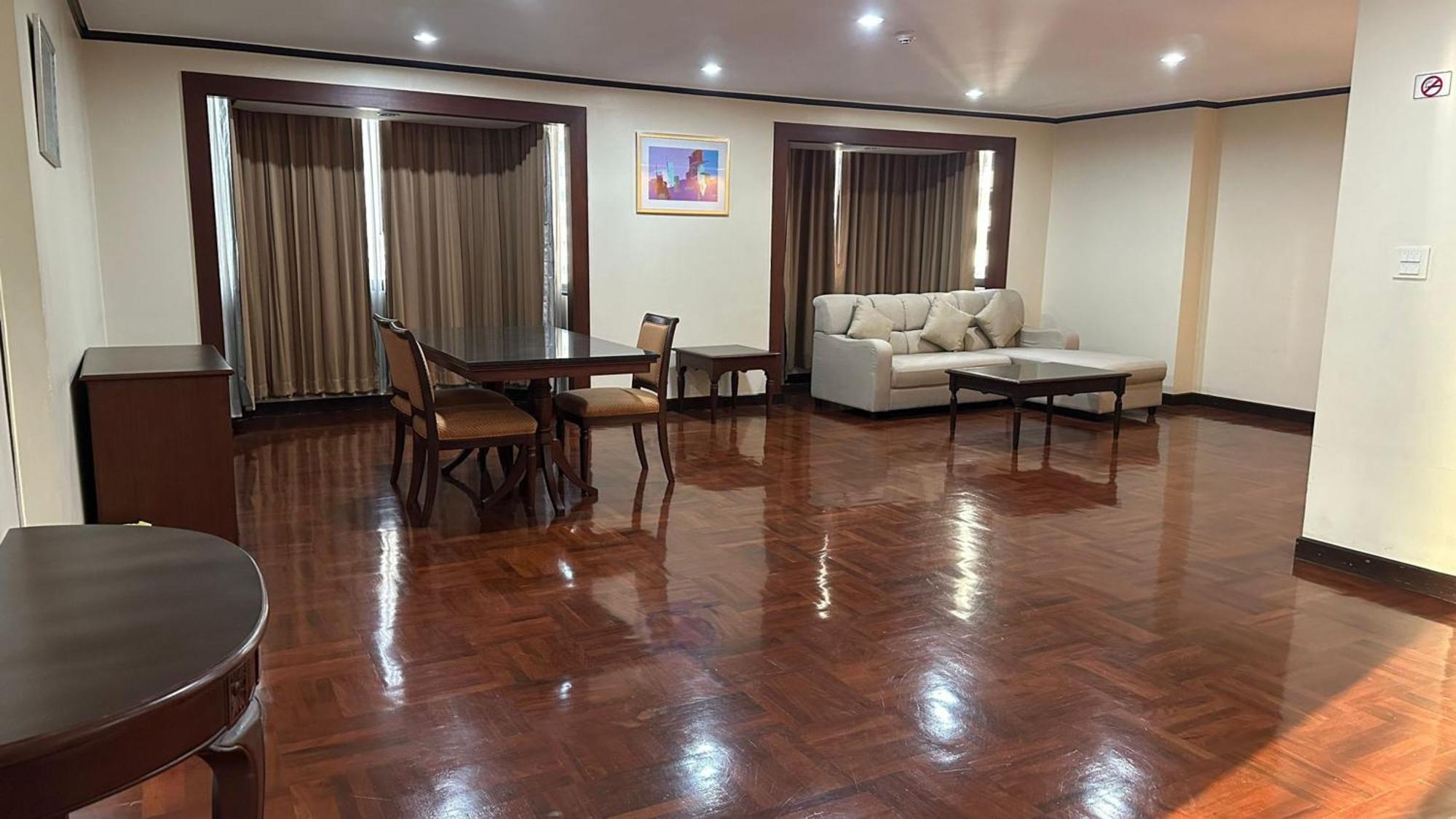 Omni Tower Sukhumvit Nana Direct Hotell Bangkok Exteriör bild