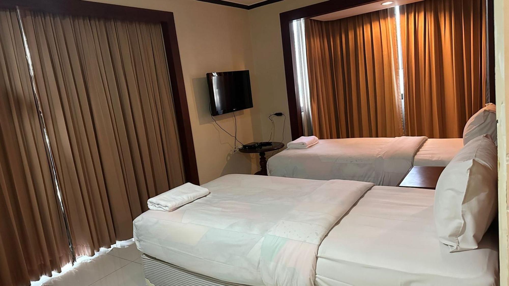 Omni Tower Sukhumvit Nana Direct Hotell Bangkok Exteriör bild