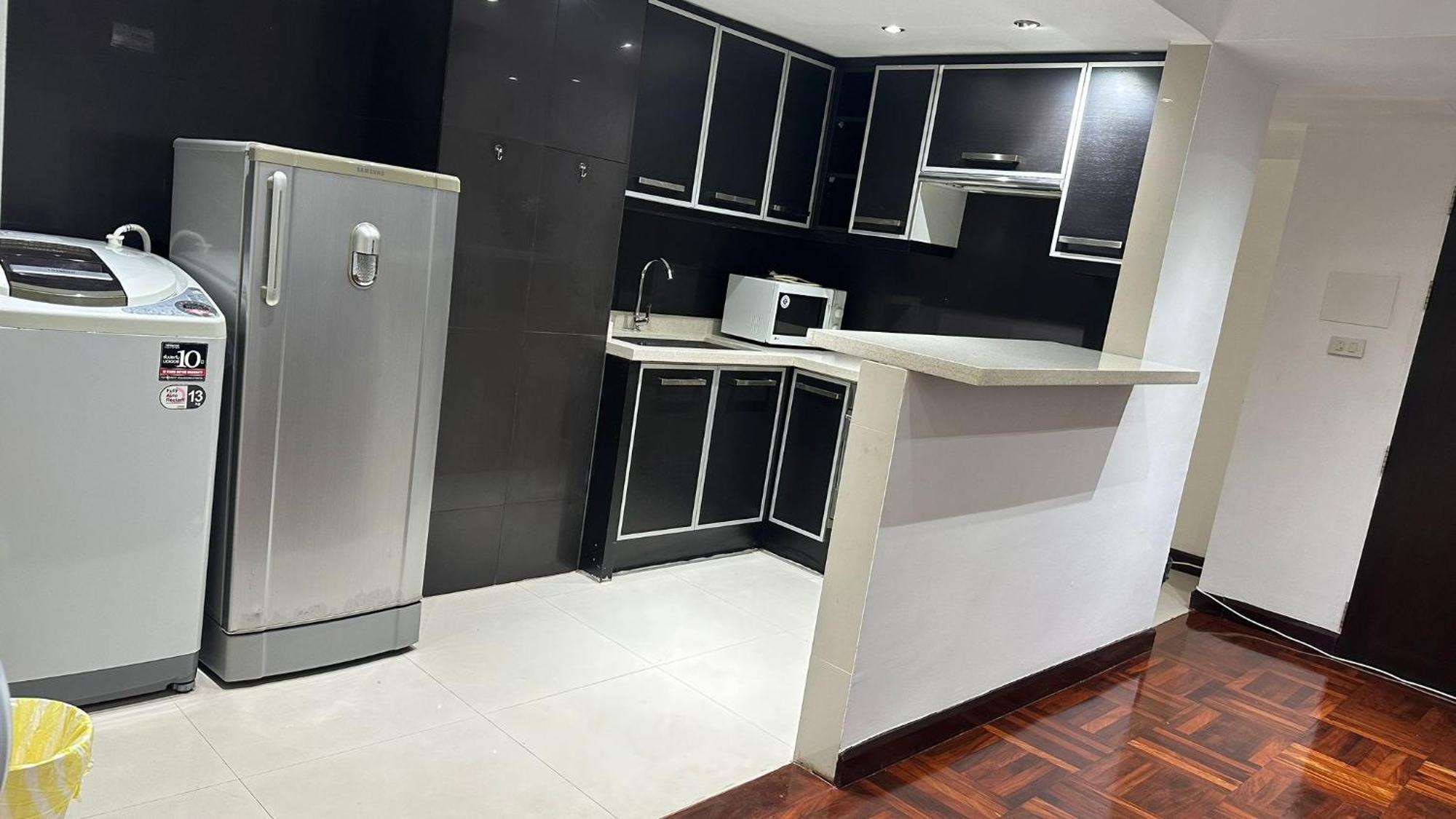 Omni Tower Sukhumvit Nana Direct Hotell Bangkok Exteriör bild