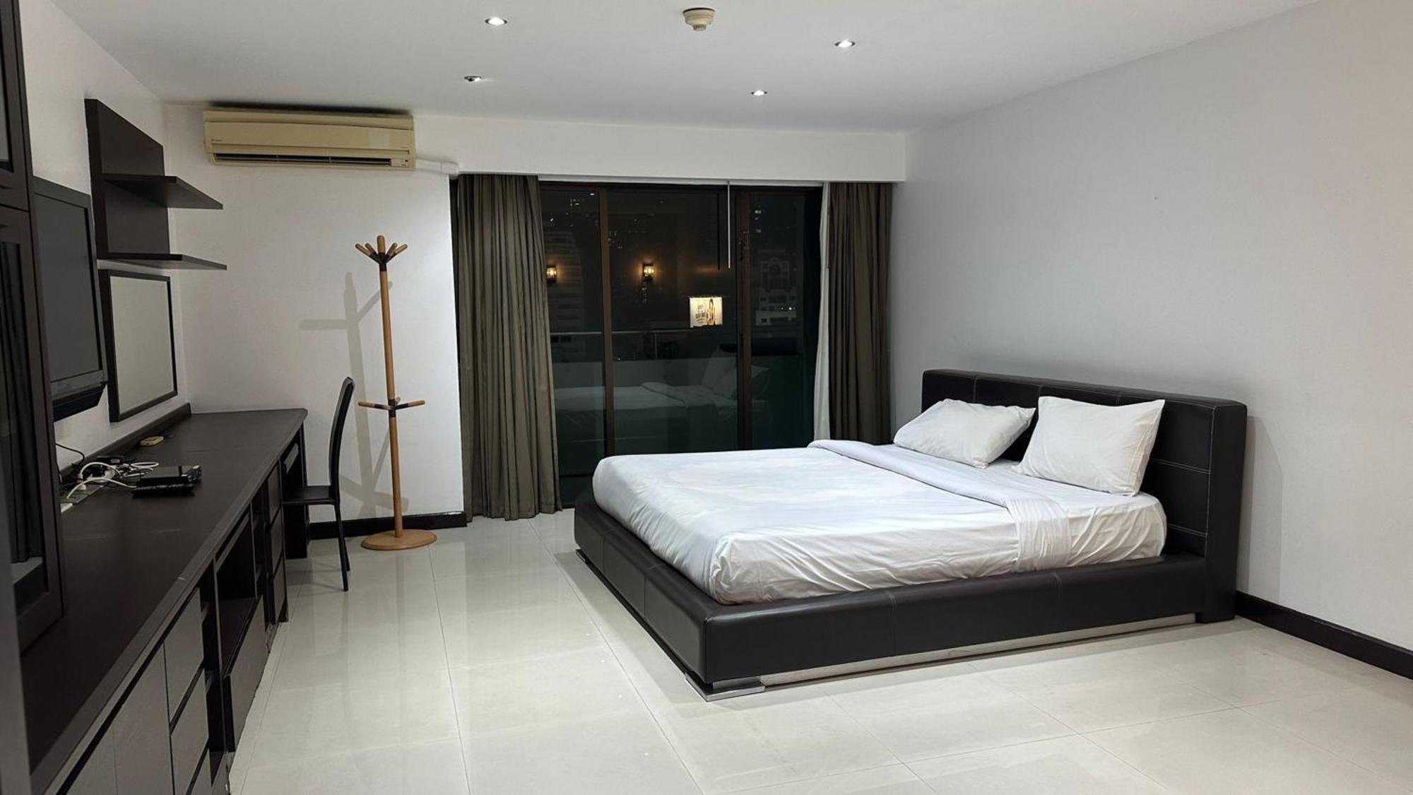 Omni Tower Sukhumvit Nana Direct Hotell Bangkok Exteriör bild