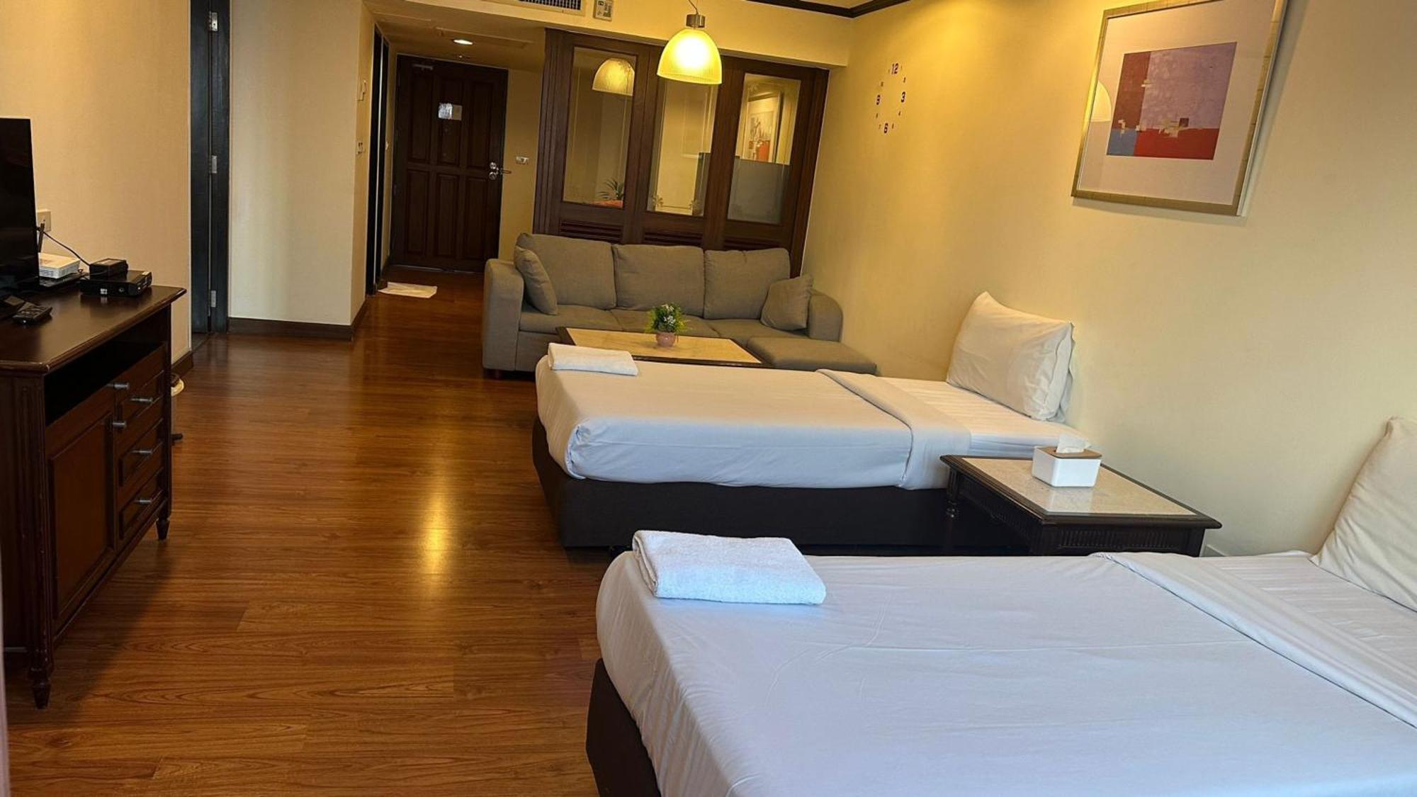 Omni Tower Sukhumvit Nana Direct Hotell Bangkok Exteriör bild