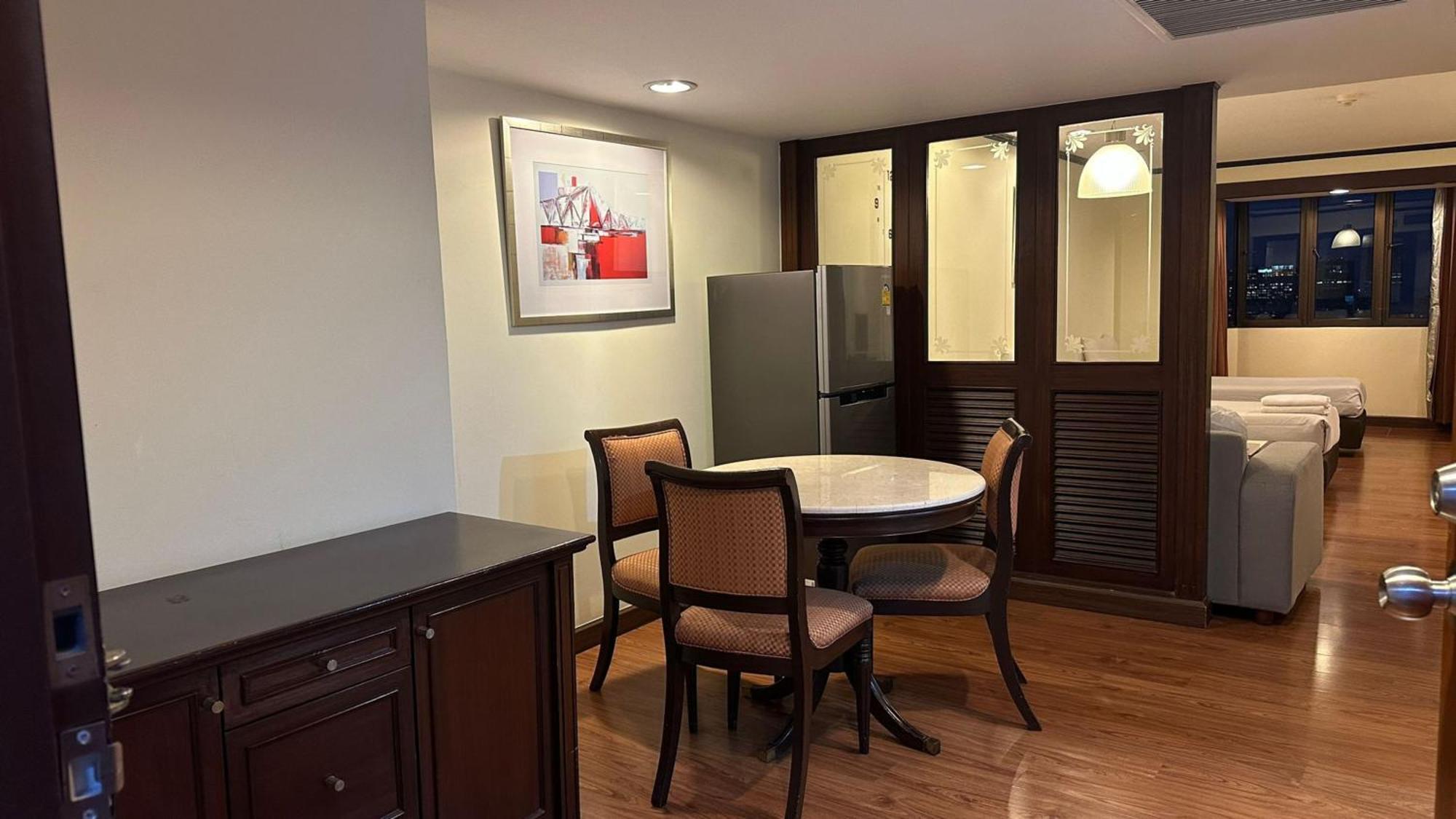 Omni Tower Sukhumvit Nana Direct Hotell Bangkok Exteriör bild