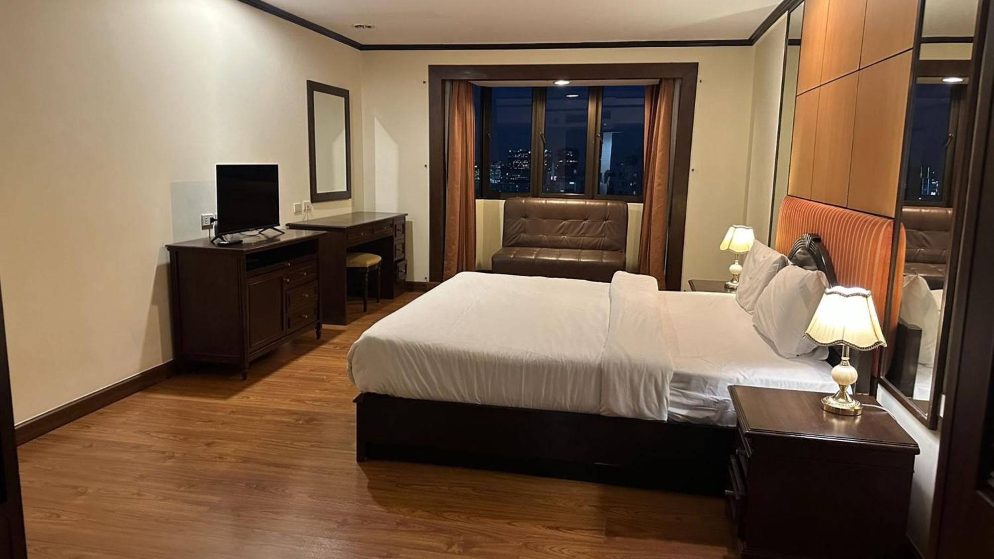 Omni Tower Sukhumvit Nana Direct Hotell Bangkok Exteriör bild