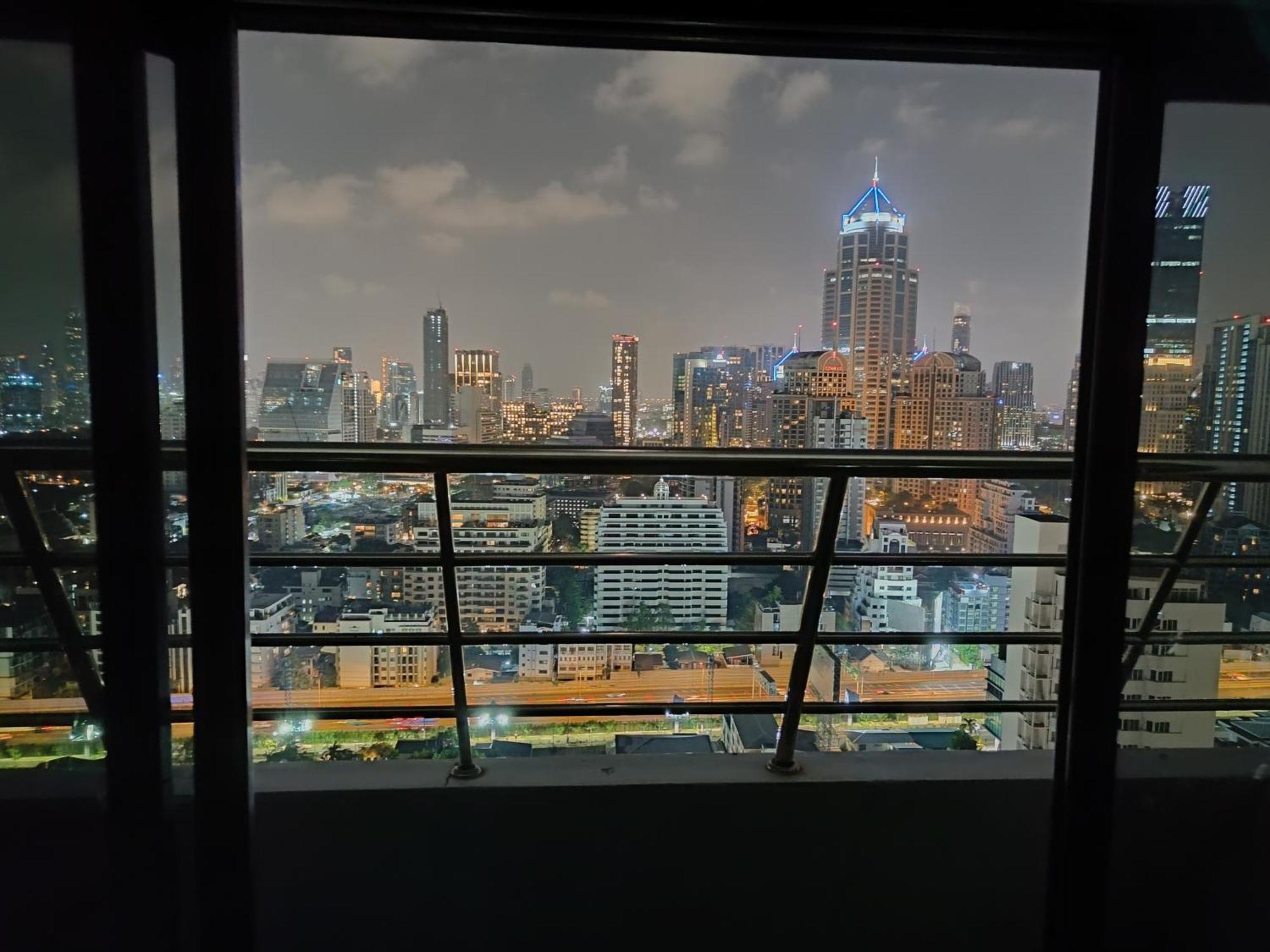 Omni Tower Sukhumvit Nana Direct Hotell Bangkok Exteriör bild
