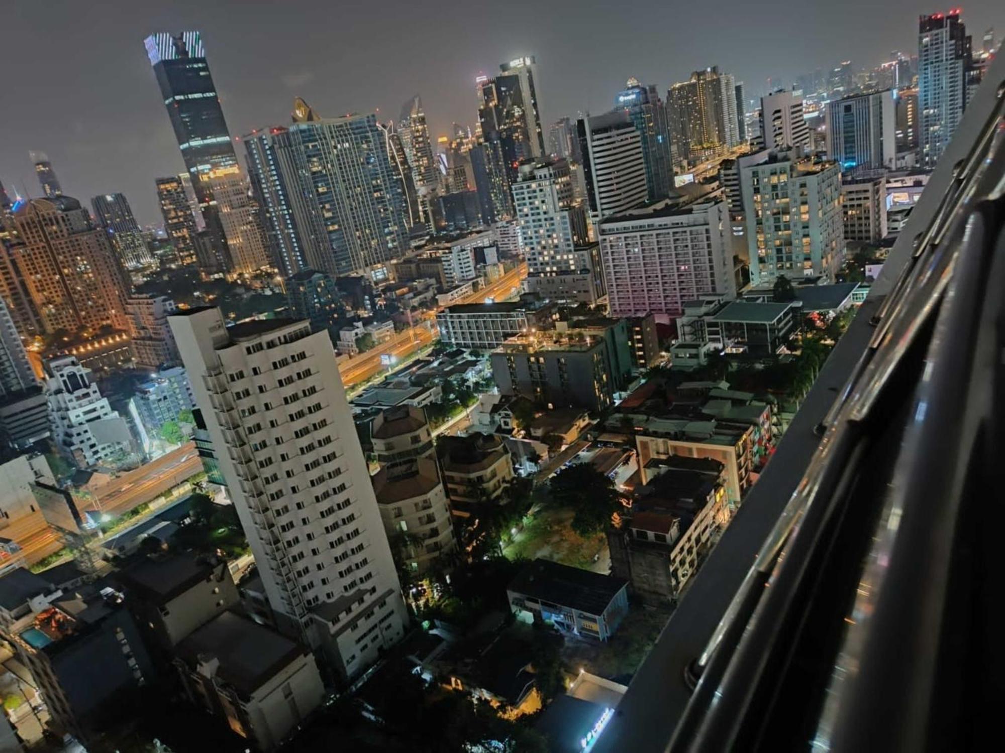 Omni Tower Sukhumvit Nana Direct Hotell Bangkok Exteriör bild