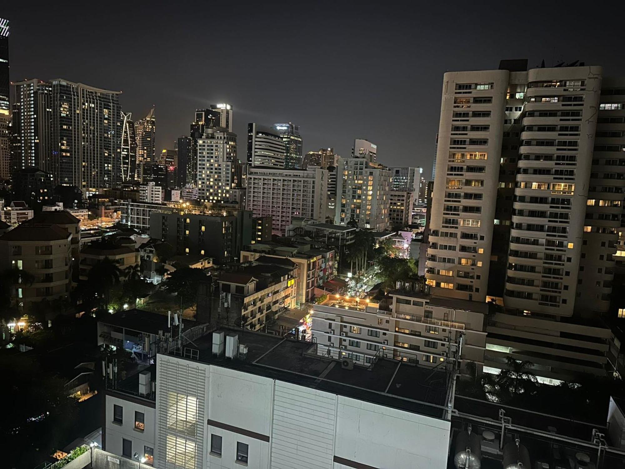Omni Tower Sukhumvit Nana Direct Hotell Bangkok Exteriör bild