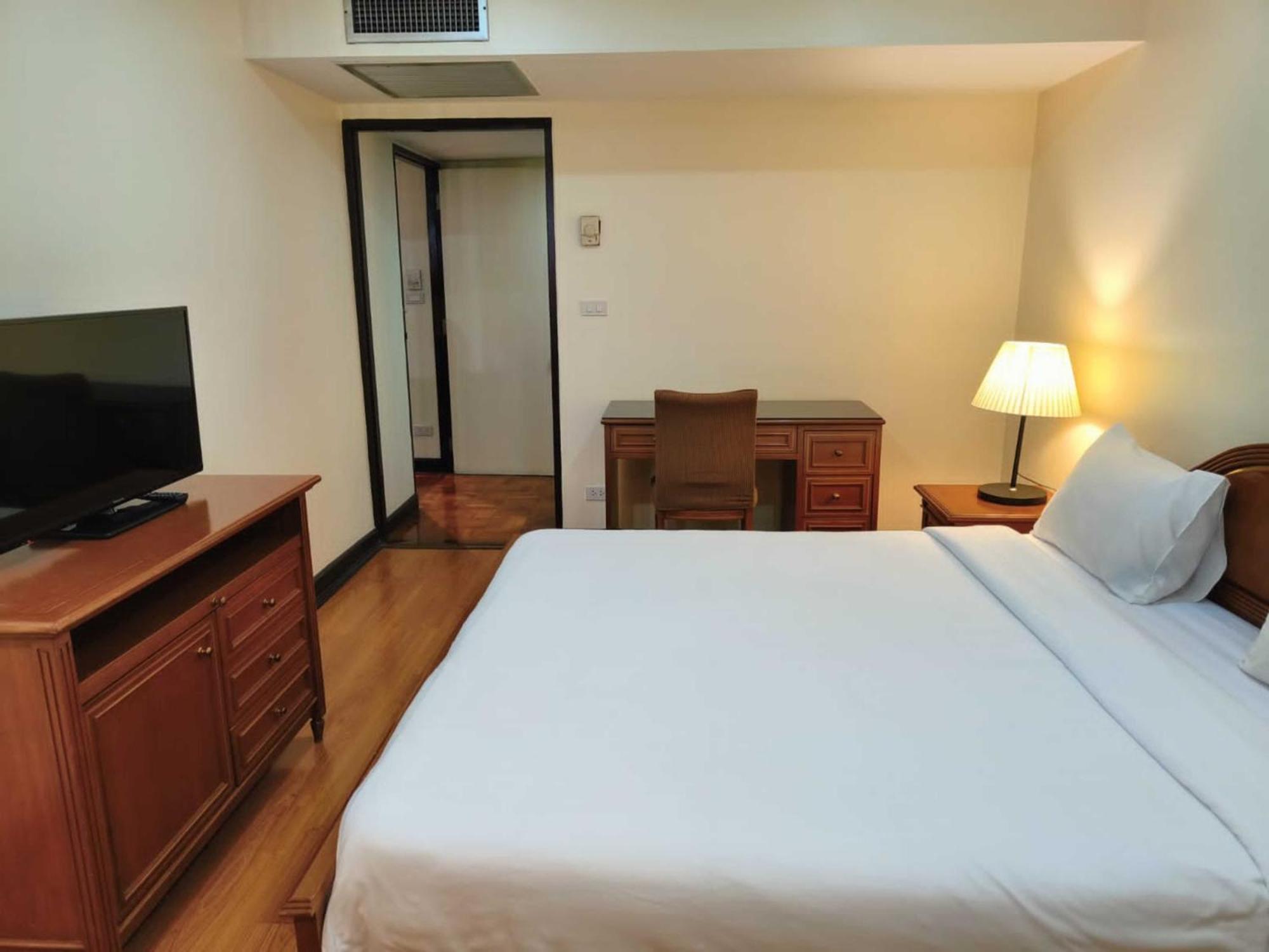 Omni Tower Sukhumvit Nana Direct Hotell Bangkok Exteriör bild
