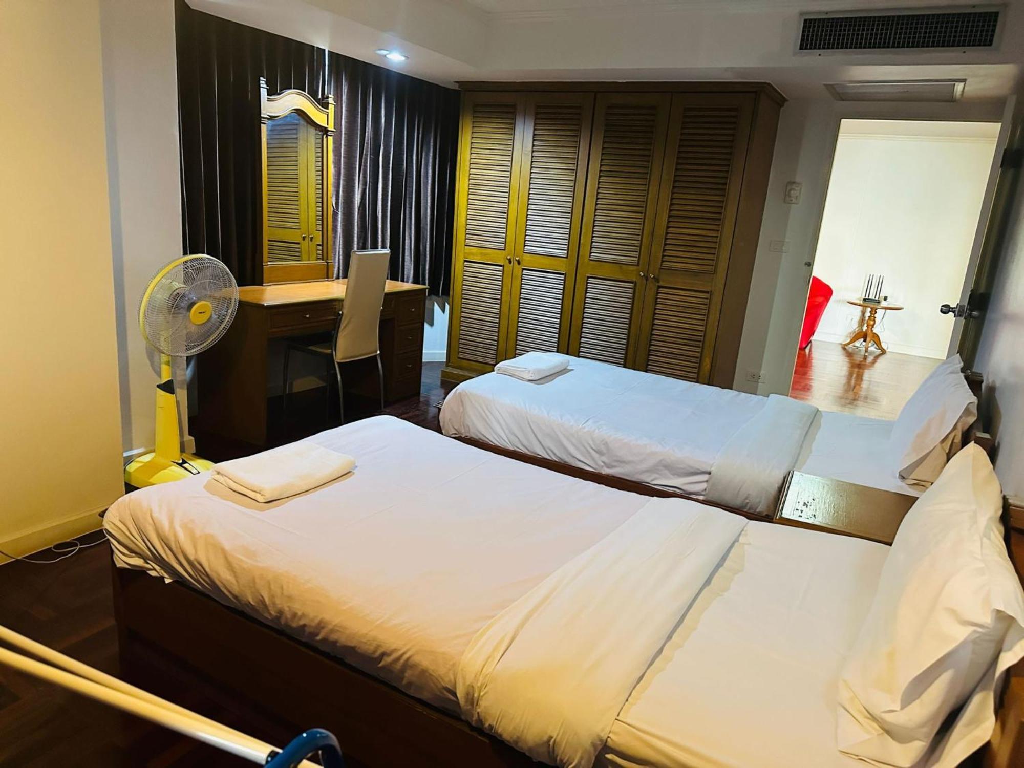 Omni Tower Sukhumvit Nana Direct Hotell Bangkok Exteriör bild