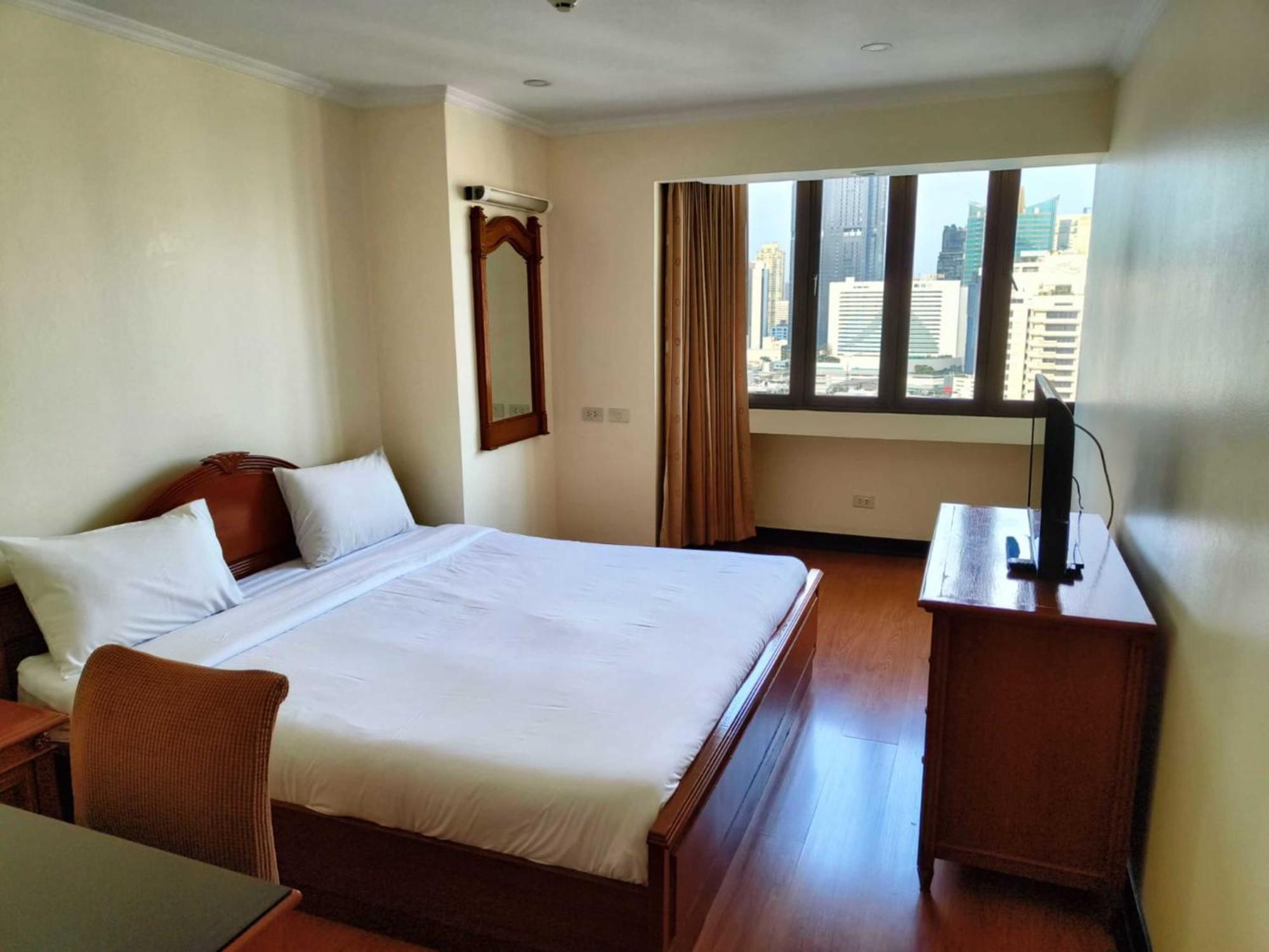 Omni Tower Sukhumvit Nana Direct Hotell Bangkok Exteriör bild