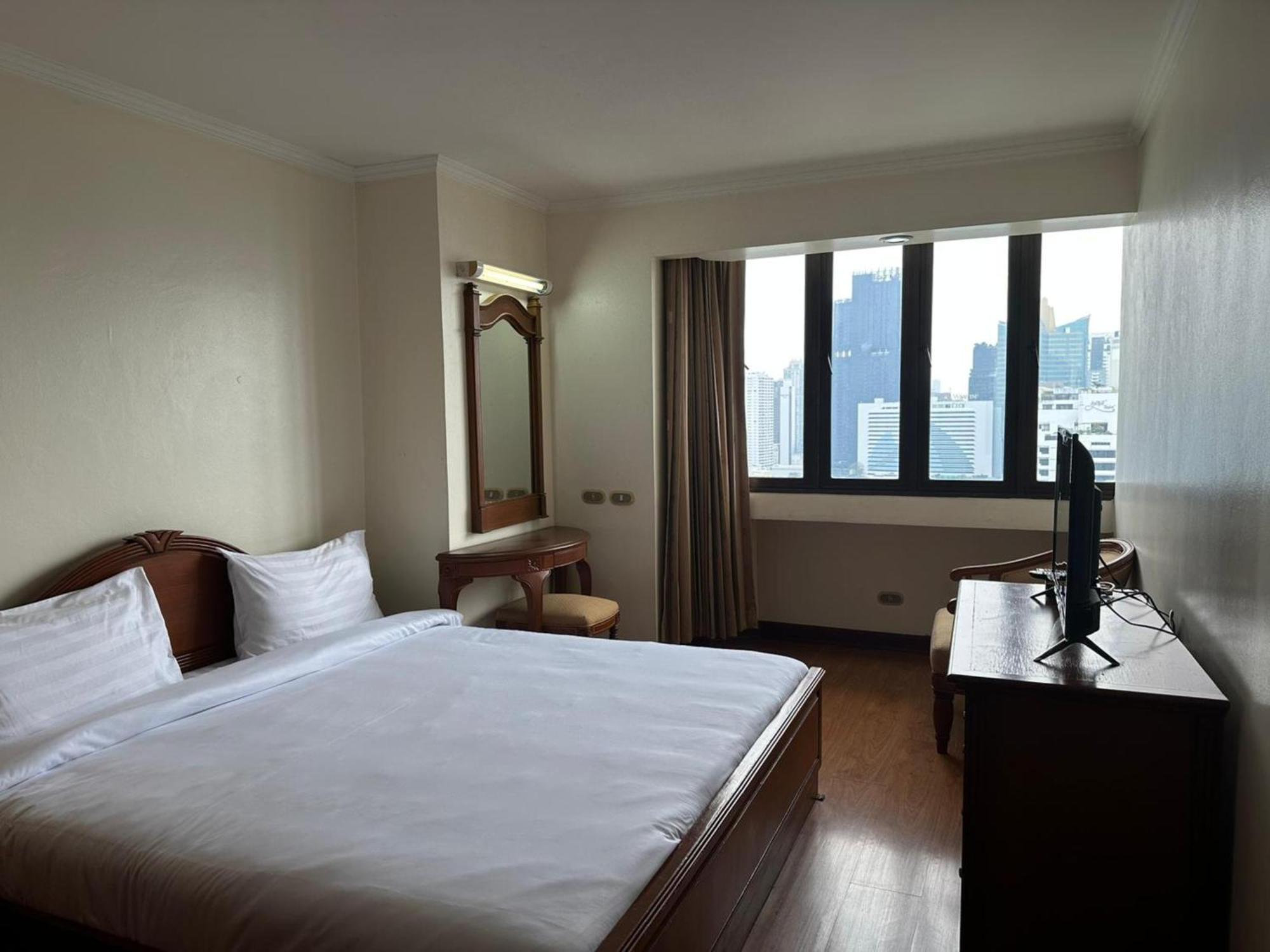 Omni Tower Sukhumvit Nana Direct Hotell Bangkok Exteriör bild