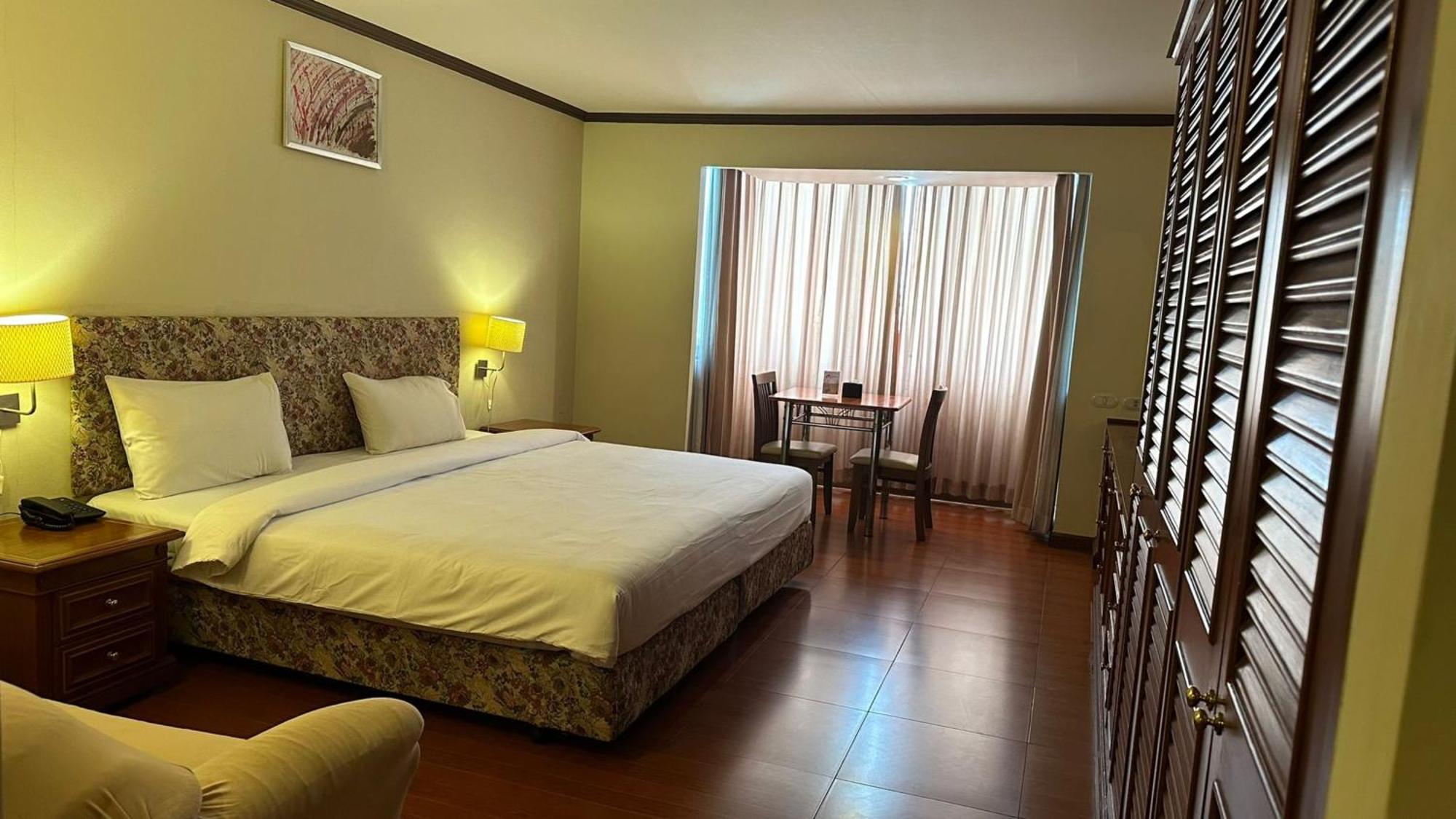 Omni Tower Sukhumvit Nana Direct Hotell Bangkok Exteriör bild