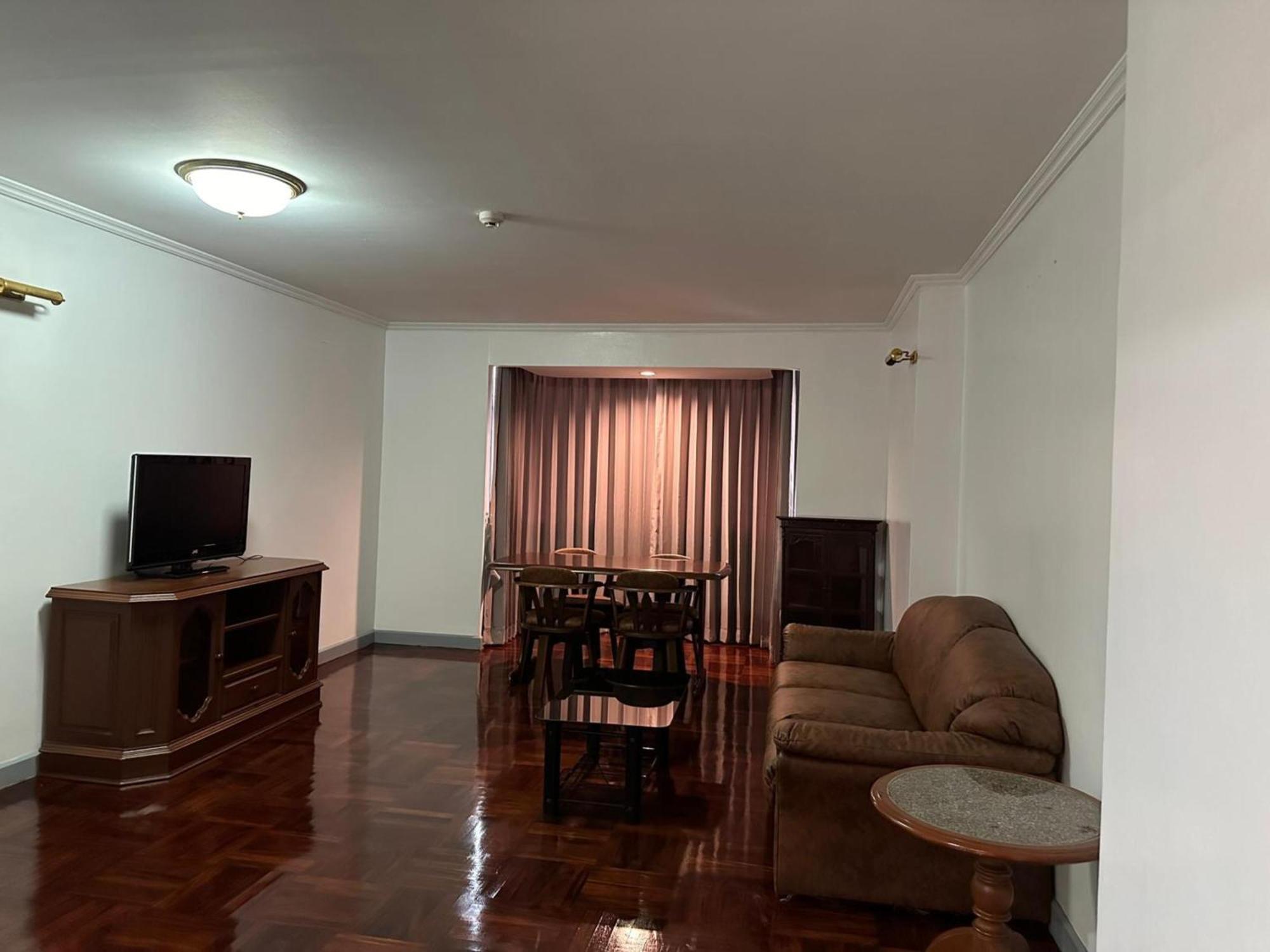 Omni Tower Sukhumvit Nana Direct Hotell Bangkok Exteriör bild