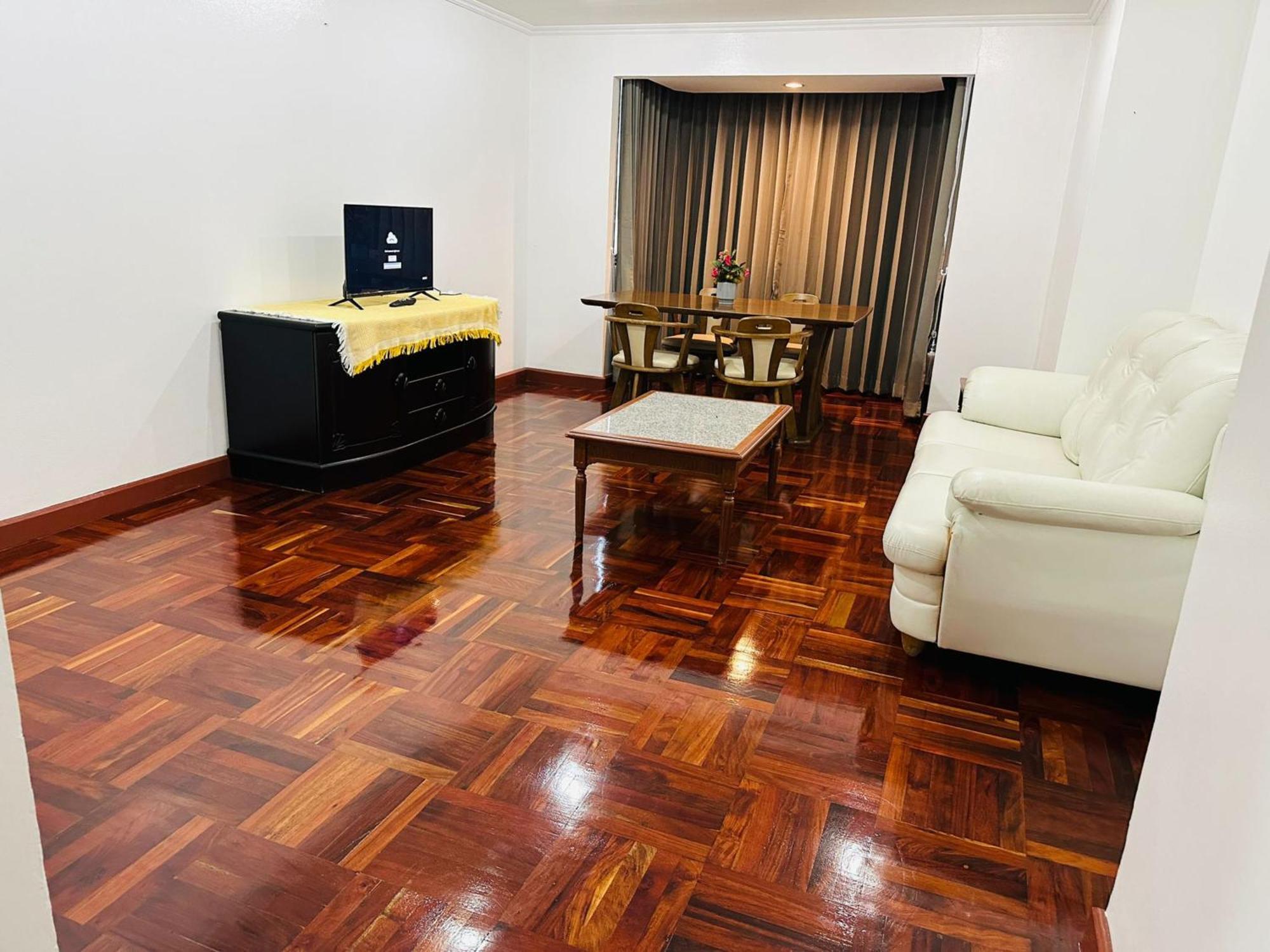 Omni Tower Sukhumvit Nana Direct Hotell Bangkok Exteriör bild
