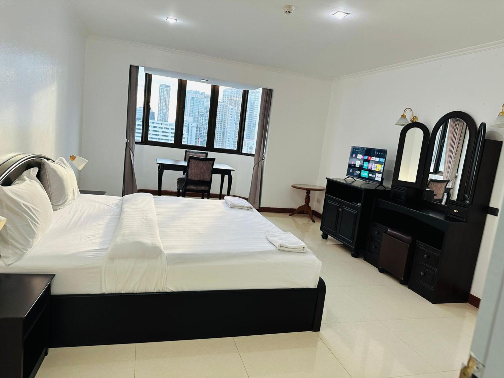 Omni Tower Sukhumvit Nana Direct Hotell Bangkok Exteriör bild