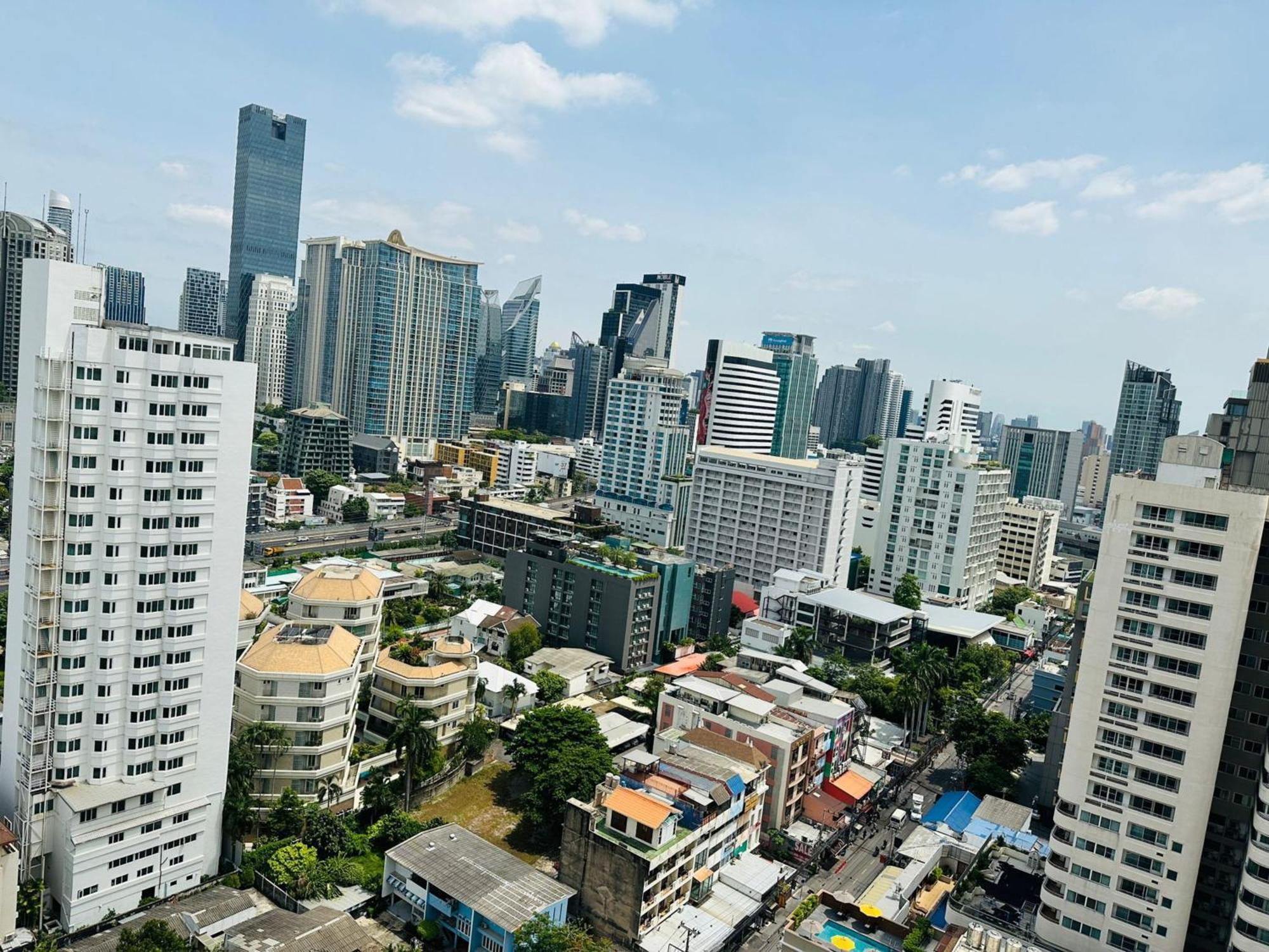 Omni Tower Sukhumvit Nana Direct Hotell Bangkok Exteriör bild