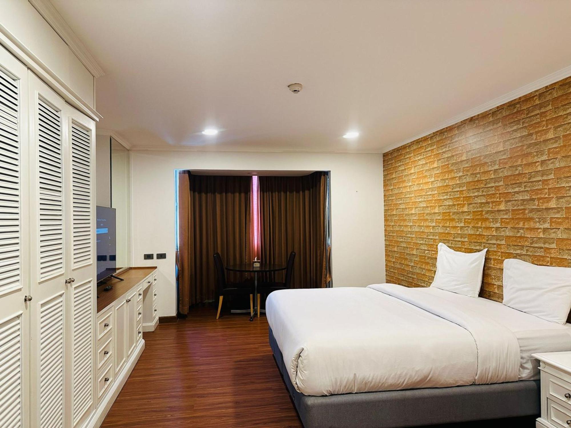 Omni Tower Sukhumvit Nana Direct Hotell Bangkok Exteriör bild