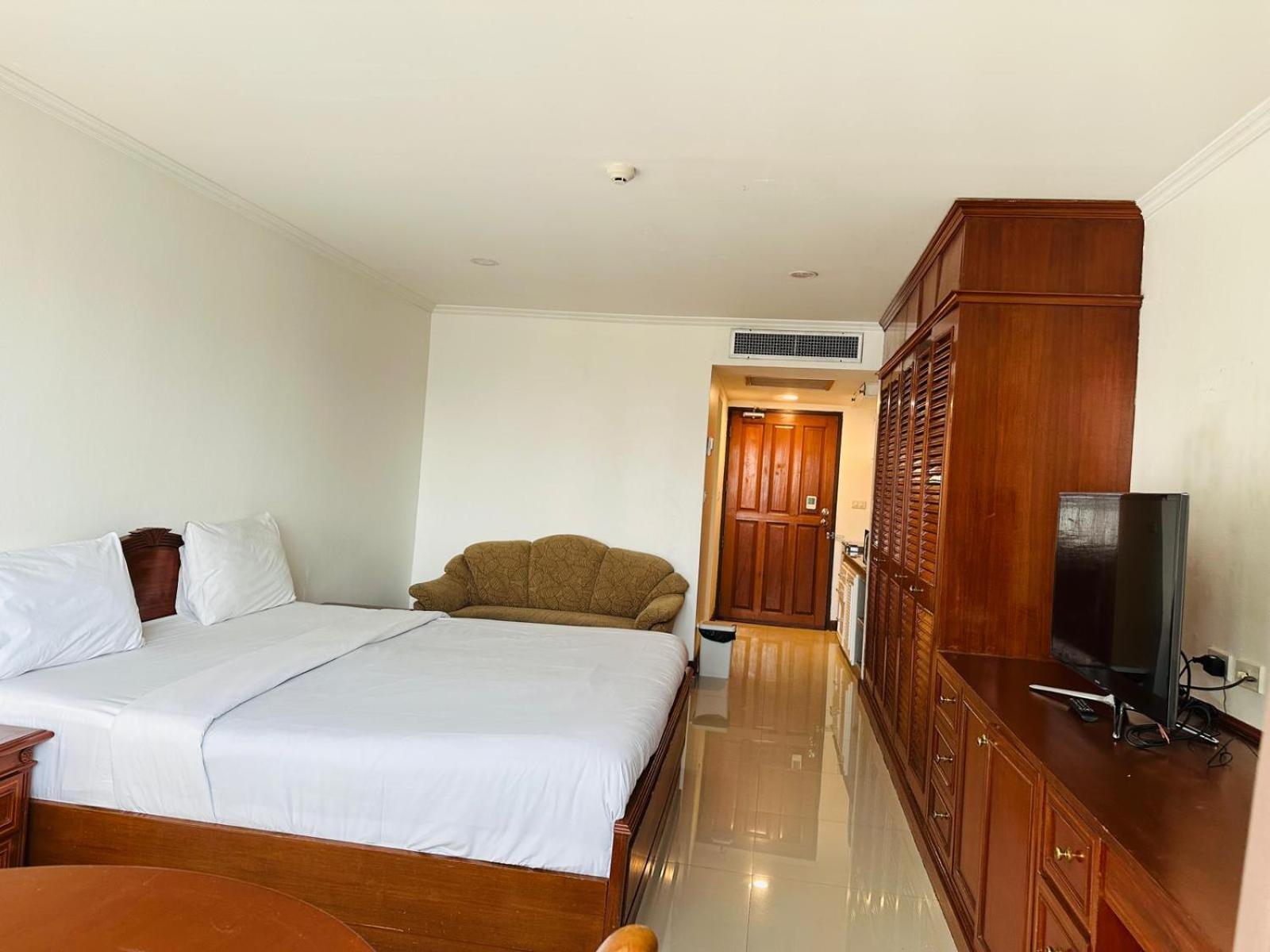 Omni Tower Sukhumvit Nana Direct Hotell Bangkok Exteriör bild