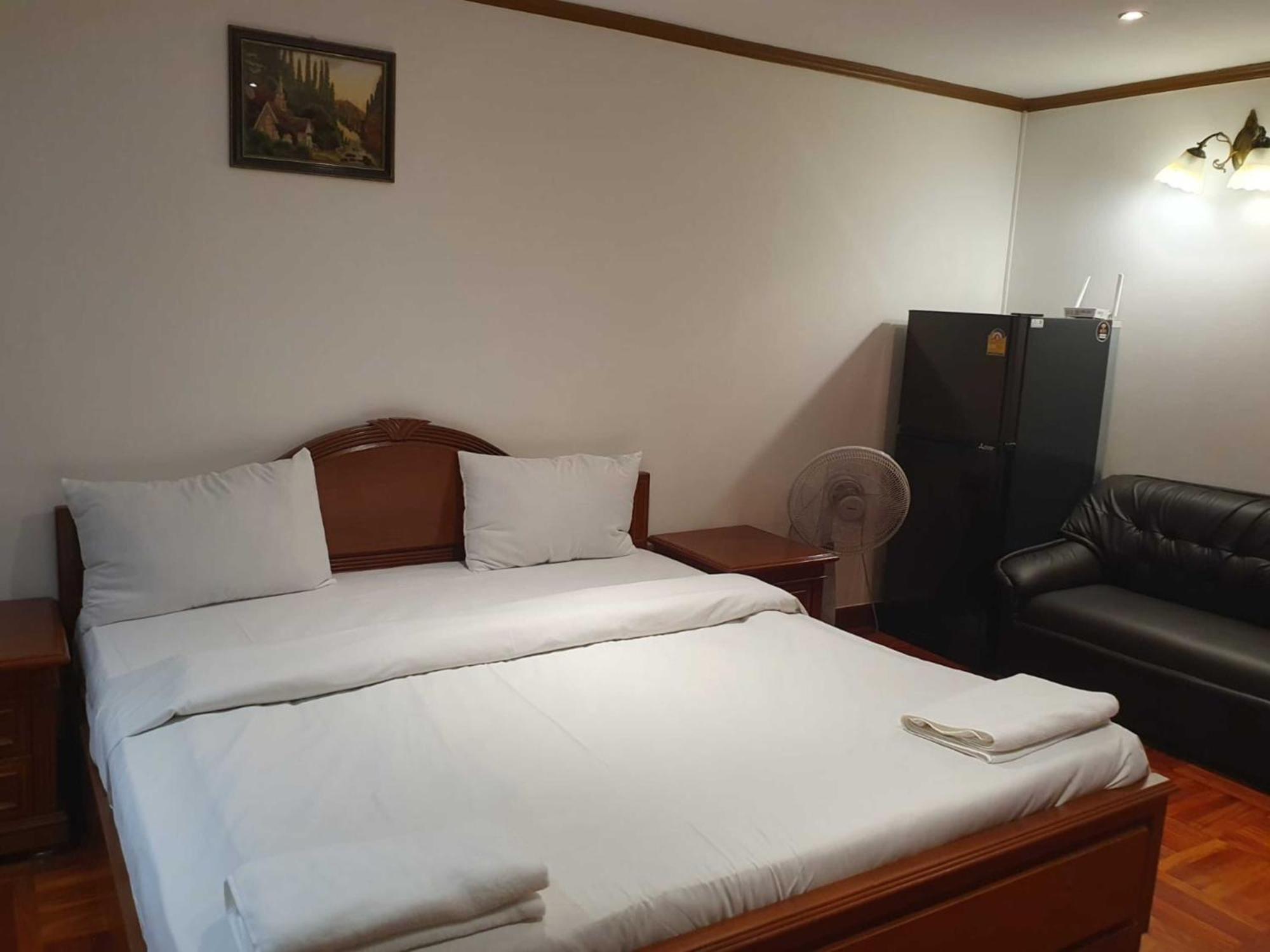 Omni Tower Sukhumvit Nana Direct Hotell Bangkok Exteriör bild
