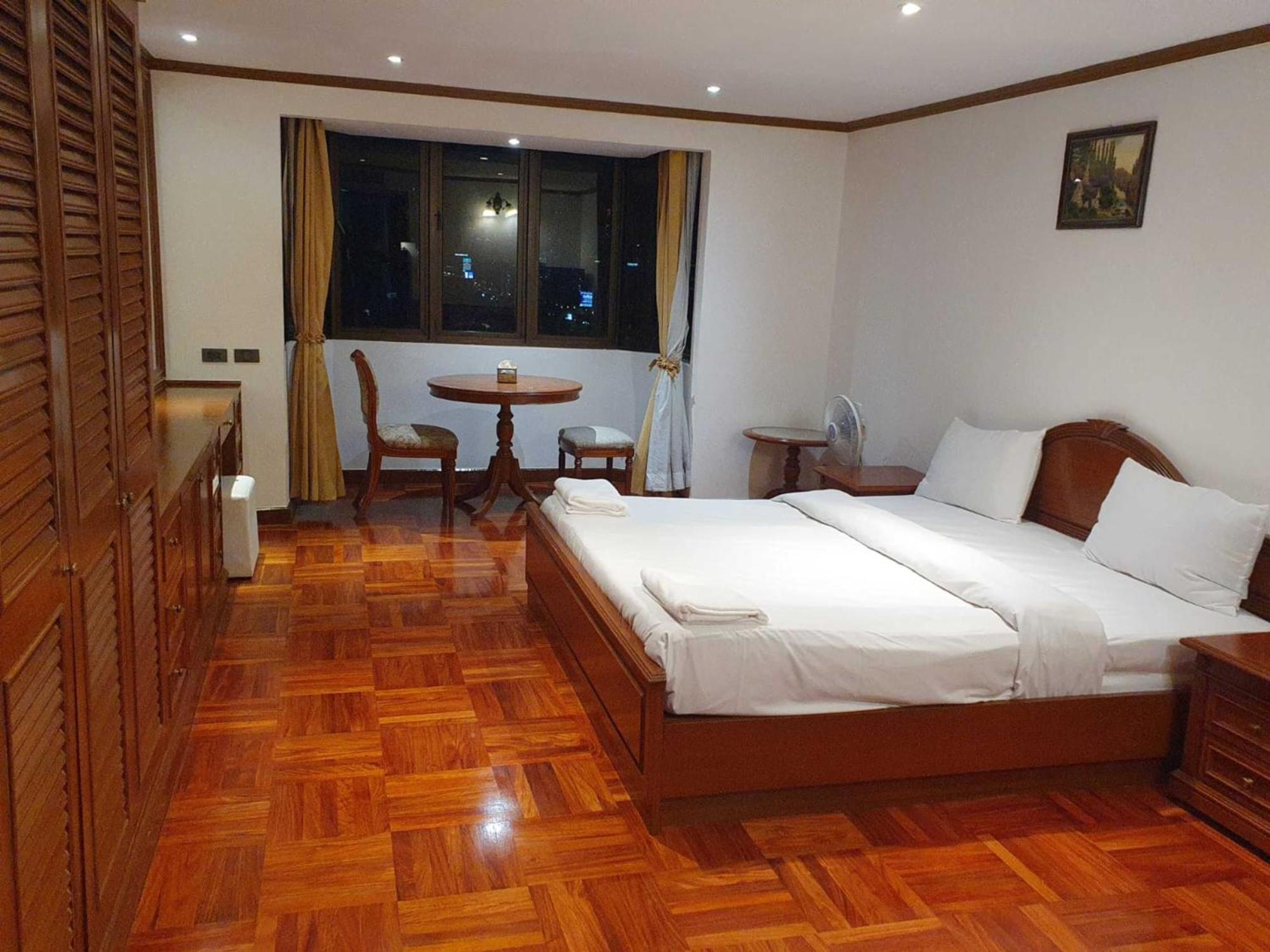 Omni Tower Sukhumvit Nana Direct Hotell Bangkok Exteriör bild