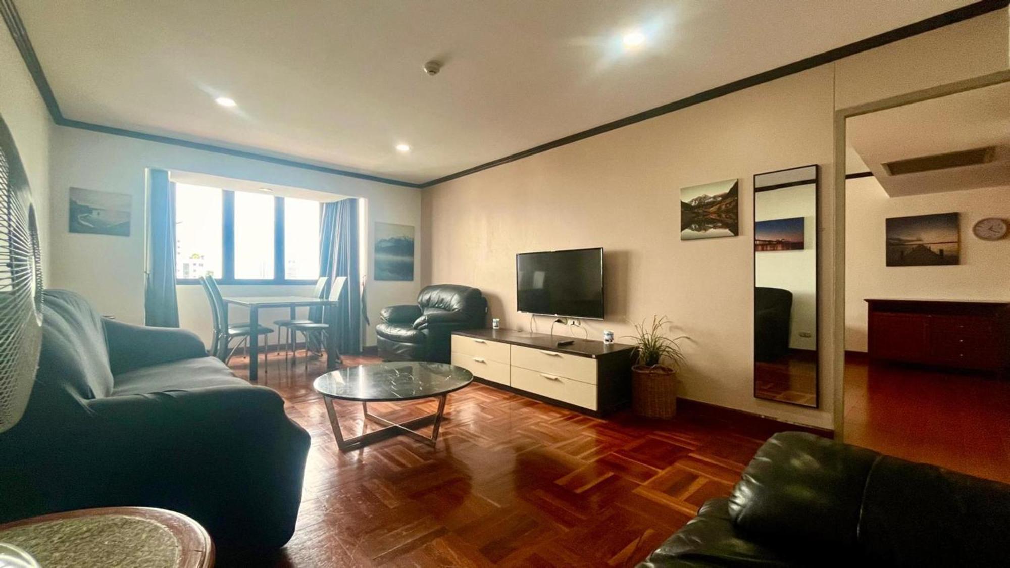 Omni Tower Sukhumvit Nana Direct Hotell Bangkok Exteriör bild