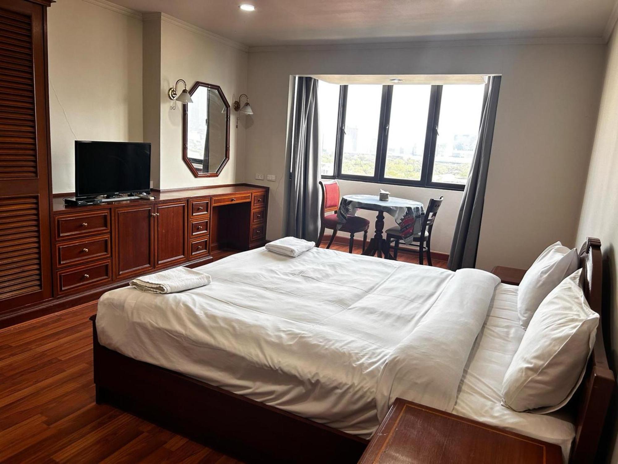 Omni Tower Sukhumvit Nana Direct Hotell Bangkok Exteriör bild