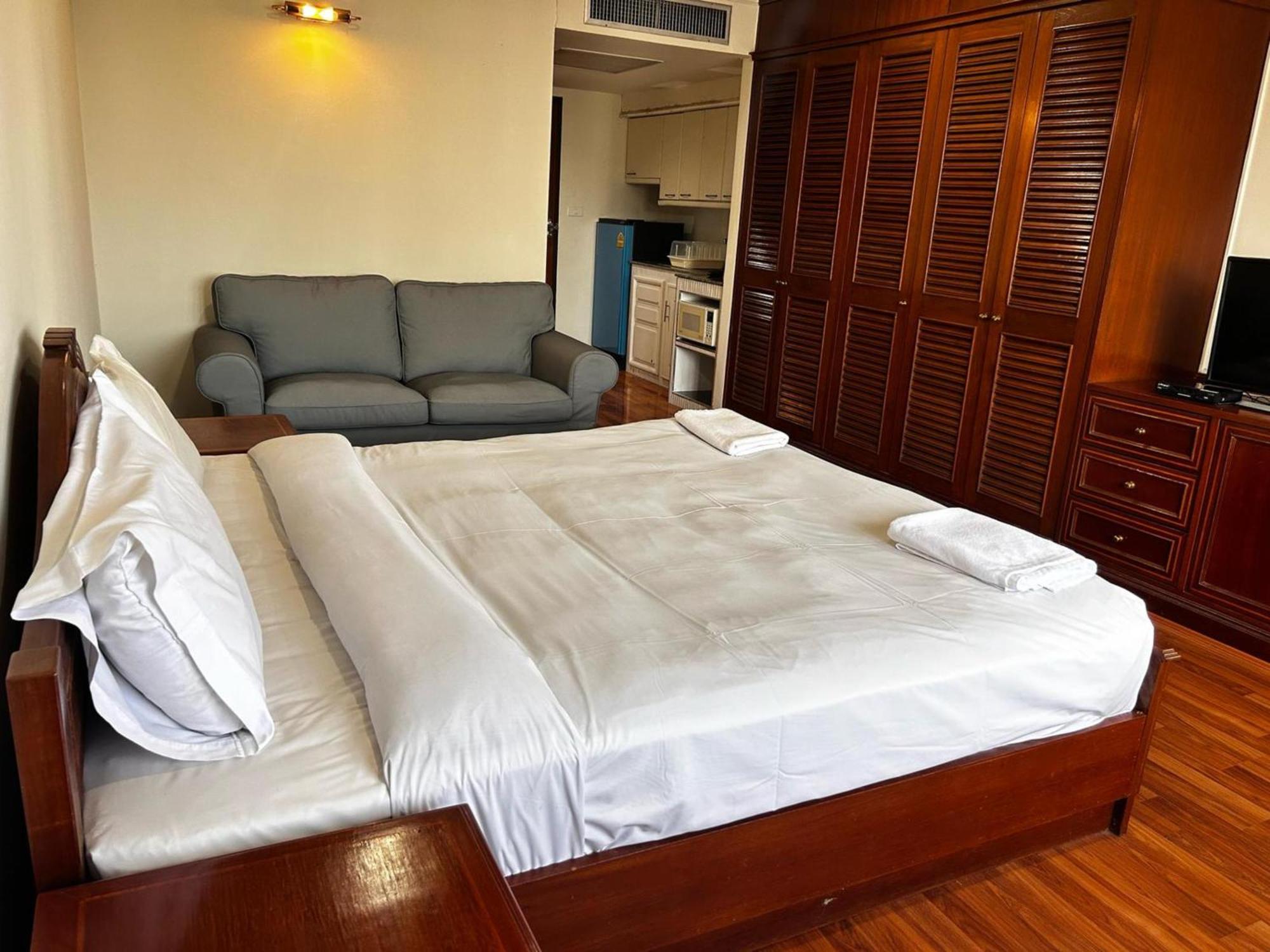 Omni Tower Sukhumvit Nana Direct Hotell Bangkok Exteriör bild